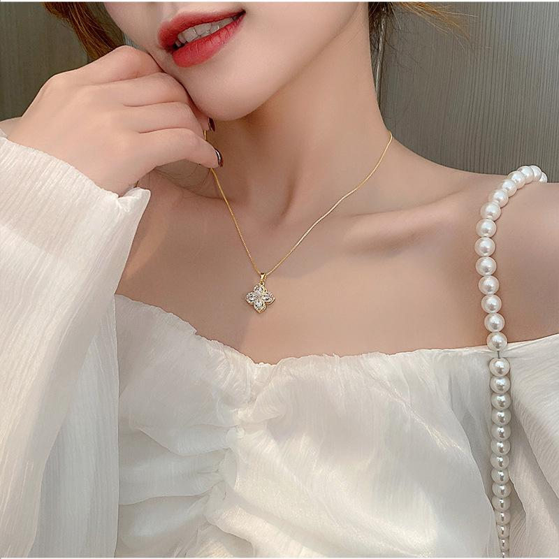 clovernecklace-1-6.png