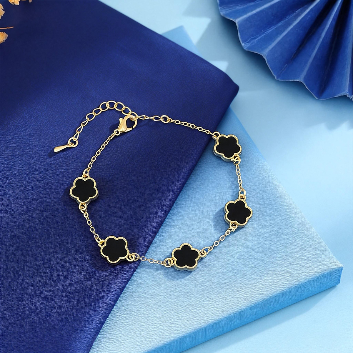 luckybracelet-1-4.jpg